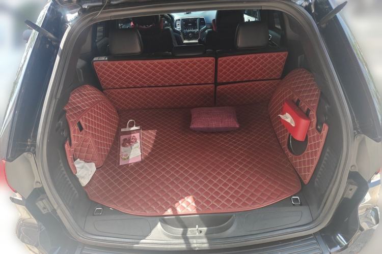 Used Jeep Grand Cherokee 2014 3.6L Comfort Navigation Edition Trunk