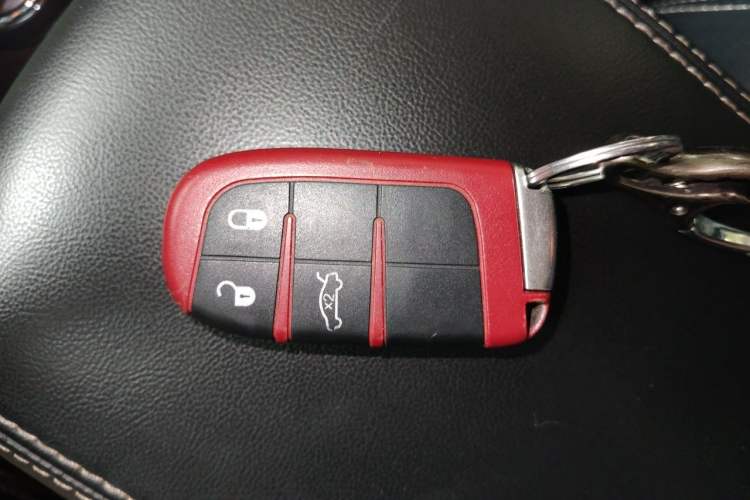Used Jeep Grand Cherokee 2014 3.0L Comfort Navigation Edition Vehicle Key