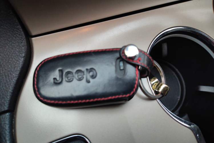 Used Jeep Grand Cherokee 2014 3.6L Elite Navigation Edition Vehicle Key