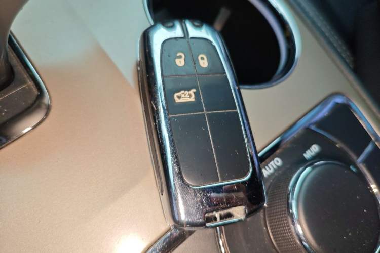 Used Jeep Grand Cherokee 2014 3.0L Comfort Navigation Edition Vehicle Key
