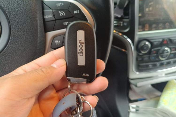 Used Jeep Grand Cherokee 2014 3.6L Elite Navigation Edition Vehicle Key