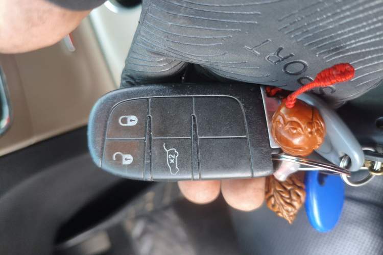 Used Jeep Grand Cherokee 2014 3.6L Elite Navigation Edition Vehicle Key