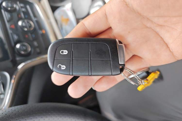 Used Jeep Grand Cherokee 2014 3.6L Comfort Navigation Edition Vehicle Key