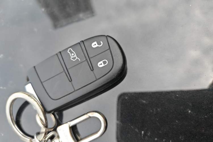 Used Jeep Grand Cherokee 2014 3.6L Elite Navigation Edition Vehicle Key