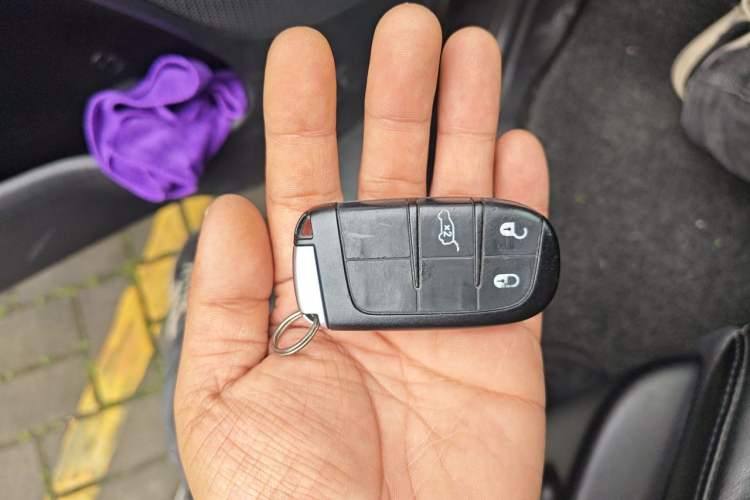 Used Jeep Grand Cherokee 2014 3.0L Comfort Navigation Edition Vehicle Key