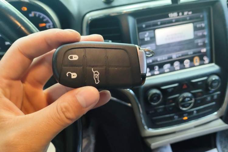 Used Jeep Grand Cherokee 2014 3.6L Elite Navigation Edition Vehicle Key