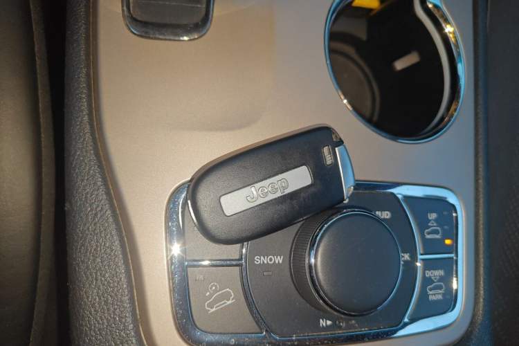 Used Jeep Grand Cherokee 2014 3.6L Elite Navigation Edition Vehicle Key