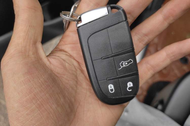 Used Jeep Grand Cherokee 2014 3.6L Elite Navigation Edition Vehicle Key
