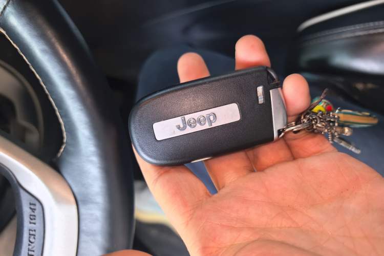 Used Jeep Grand Cherokee 2014 3.6L Elite Navigation Edition Vehicle Key