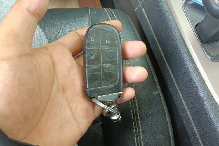 Used Jeep Grand Cherokee 2014 3.0L Comfort Navigation Edition Vehicle Key