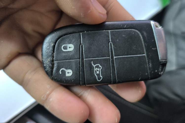 Used Jeep Grand Cherokee 2014 3.6L Elite Navigation Edition Vehicle Key
