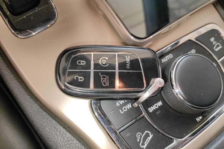 Used Jeep Grand Cherokee 2014 3.6L Elite Navigation Edition Vehicle Key