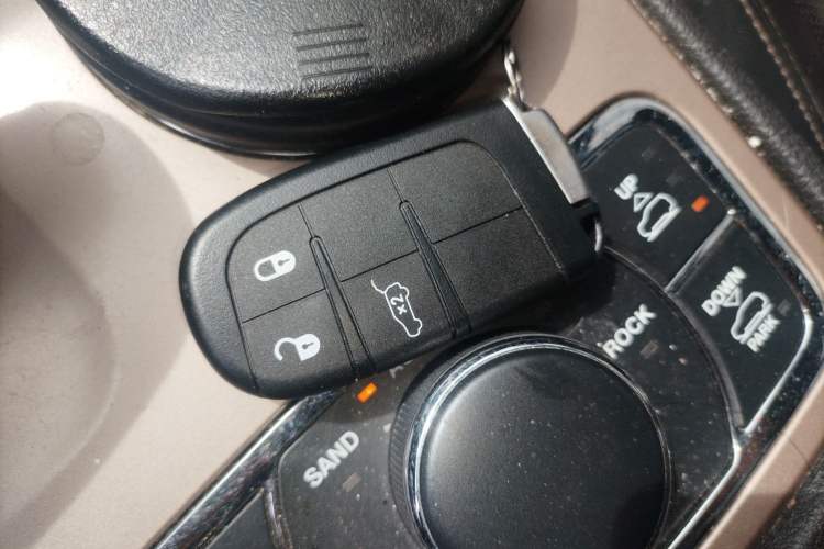 Used Jeep Grand Cherokee 2014 3.6L Elite Navigation Edition Vehicle Key