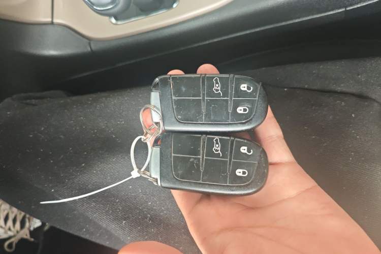 Used Jeep Grand Cherokee 2014 3.0L Comfort Navigation Edition Vehicle Key