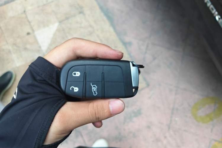 Used Jeep Grand Cherokee 2014 3.0L Comfort Navigation Edition Vehicle Key