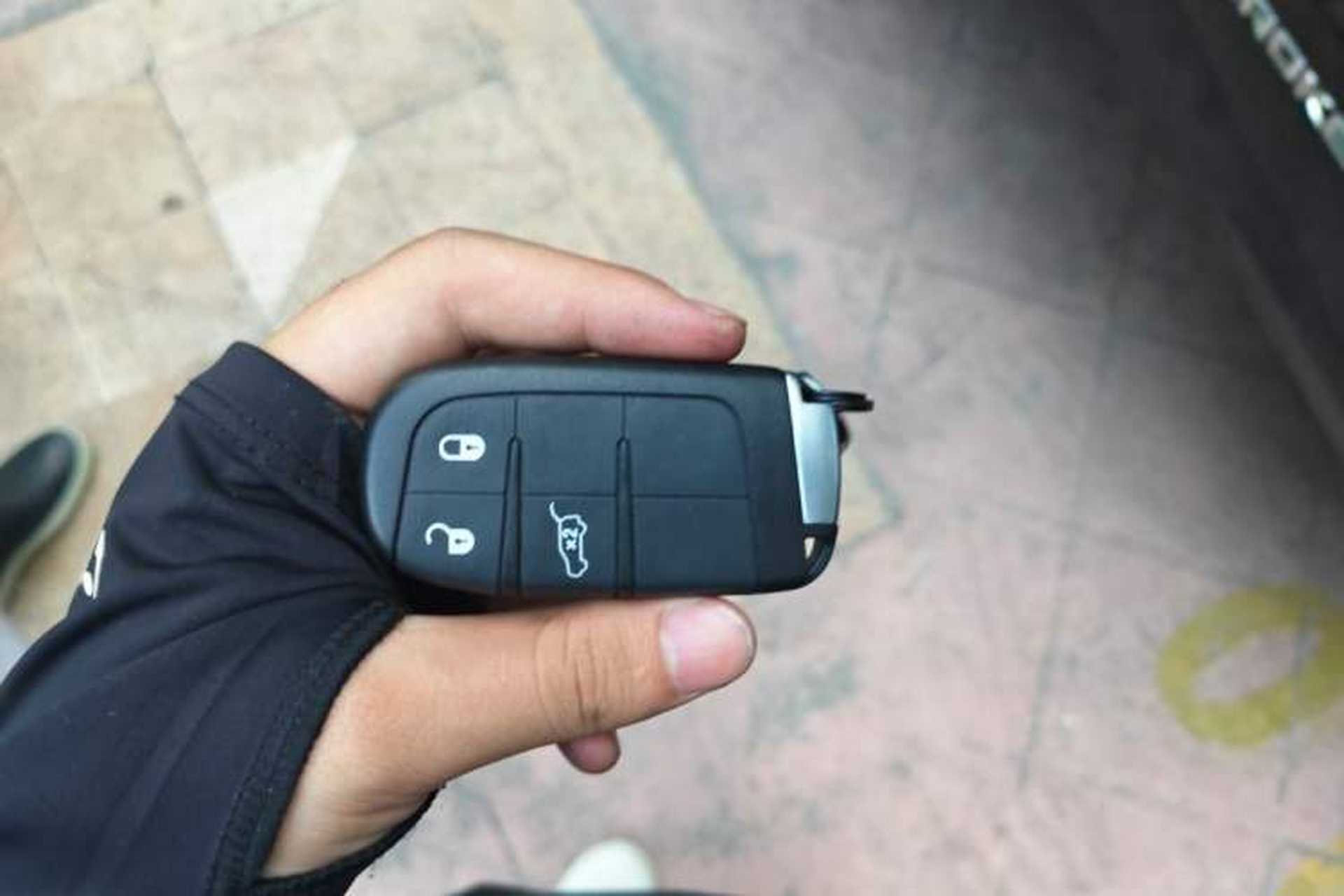 Used Jeep Grand Cherokee 2014 3.0L Comfort Navigation Edition Vehicle Key