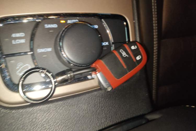 Used Jeep Grand Cherokee 2014 3.0L Comfort Navigation Edition Vehicle Key