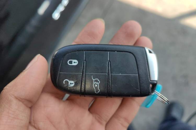 Used Jeep Grand Cherokee 2014 3.0L Comfort Navigation Edition Vehicle Key