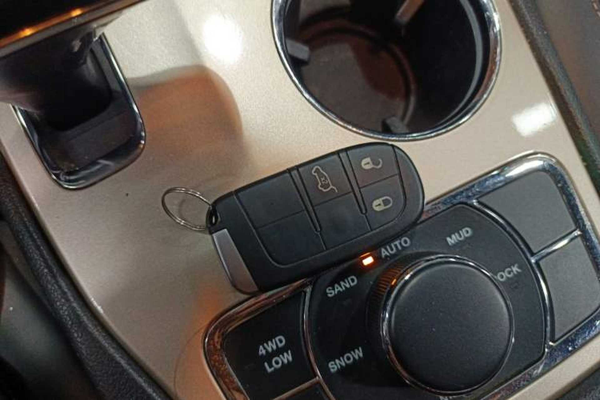 Used Jeep Grand Cherokee 2014 3.0L Comfort Navigation Edition Vehicle Key