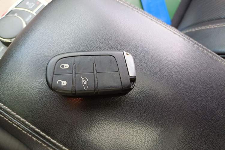 Used Jeep Grand Cherokee 2014 3.6L Elite Navigation Edition Vehicle Key