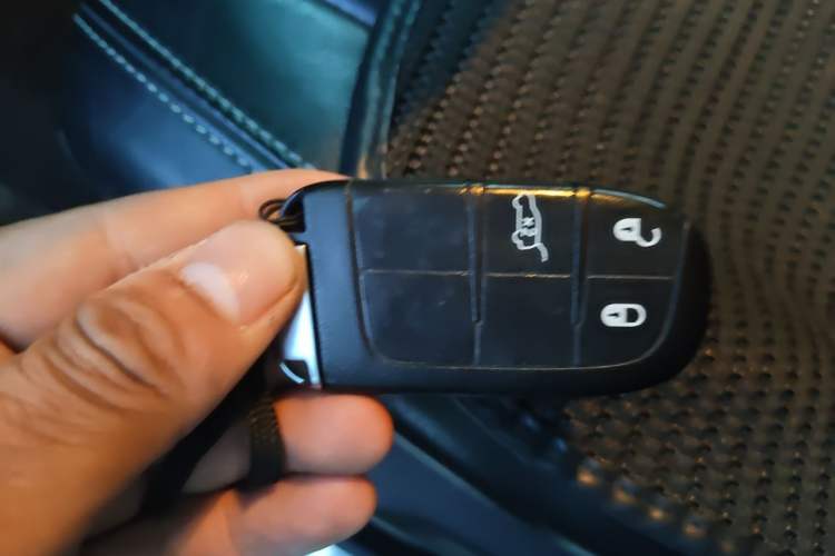 Used Jeep Grand Cherokee 2014 3.0L Comfort Navigation Edition Vehicle Key