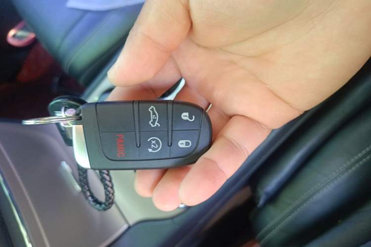 Used Jeep Grand Cherokee 2014 3.0L Comfort Navigation Edition Vehicle Key