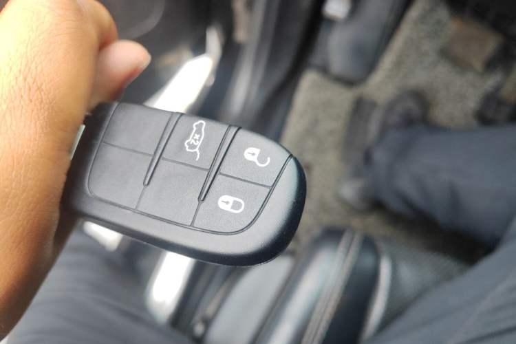 Used Jeep Grand Cherokee 2014 3.6L Elite Navigation Edition Vehicle Key