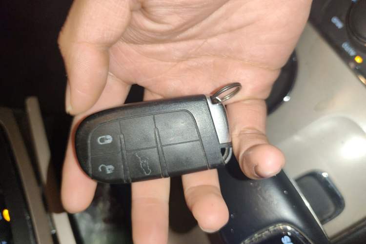 Used Jeep Grand Cherokee 2014 3.0L Comfort Navigation Edition Vehicle Key