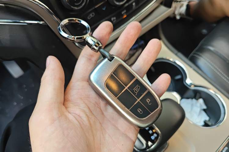 Used Jeep Grand Cherokee 2014 3.6L Elite Navigation Edition Vehicle Key