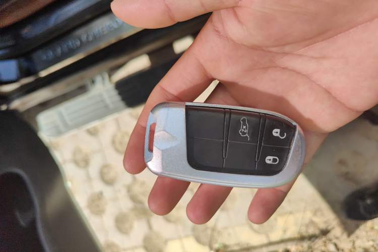 Used Jeep Grand Cherokee 2014 3.6L Elite Navigation Edition Vehicle Key