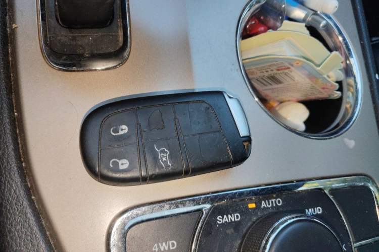 Used Jeep Grand Cherokee 2014 3.0L Comfort Navigation Edition Vehicle Key