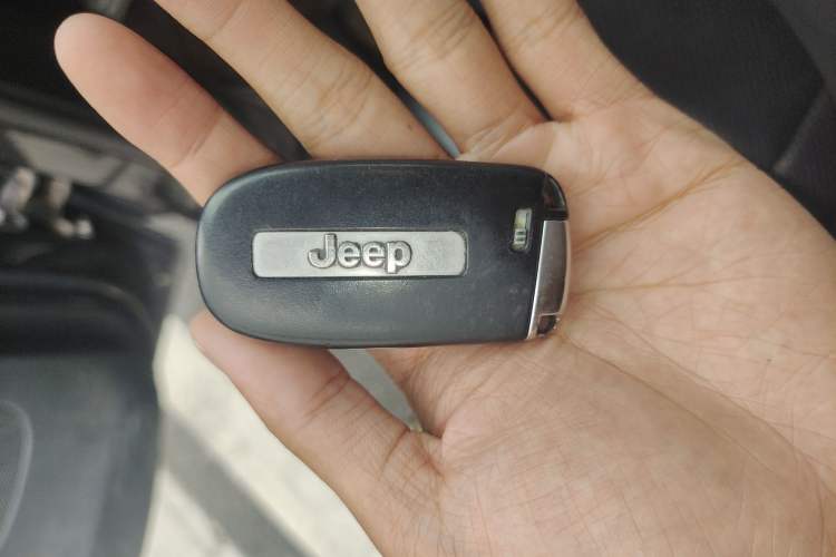 Used Jeep Grand Cherokee 2014 3.6L Elite Navigation Edition Vehicle Key