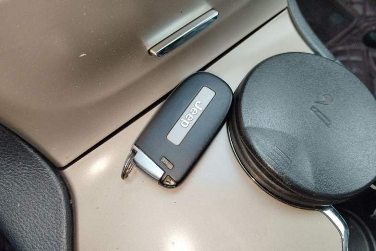 Used Jeep Grand Cherokee 2014 3.6L Elite Navigation Edition Vehicle Key