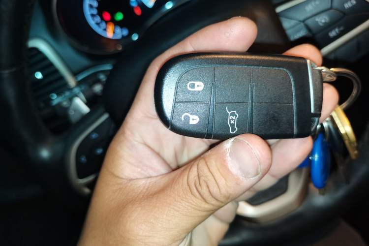 Used Jeep Grand Cherokee 2014 3.0L Comfort Navigation Edition Vehicle Key