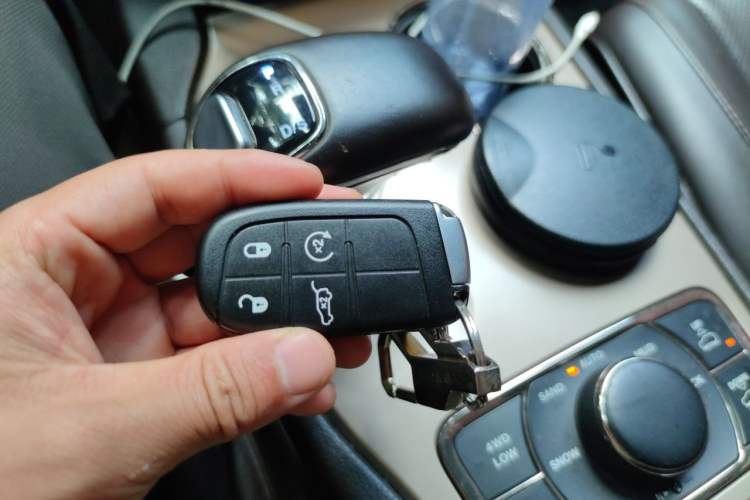 Used Jeep Grand Cherokee 2014 5.7L Flagship Prestige Edition Vehicle Key