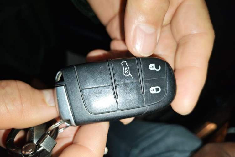 Used Jeep Grand Cherokee 2014 3.0L Comfort Navigation Edition Vehicle Key