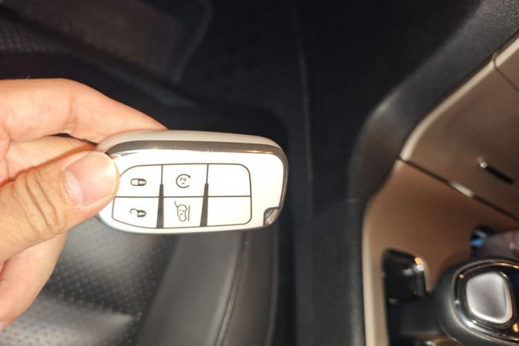 Used Jeep Grand Cherokee 2014 3.0L Comfort Navigation Edition Vehicle Key