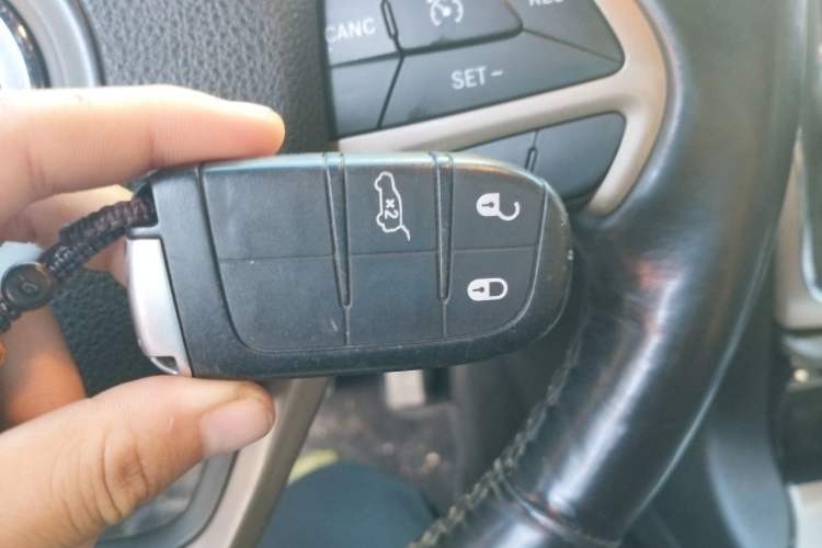 Used Jeep Grand Cherokee 2014 3.0L Comfort Navigation Edition Vehicle Key