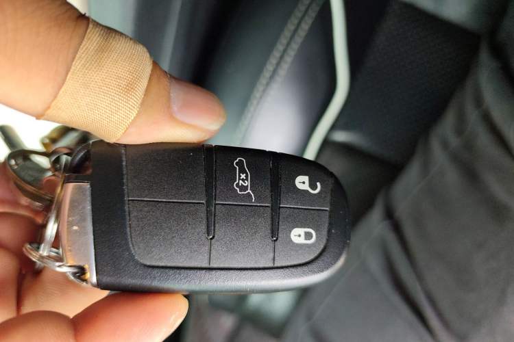 Used Jeep Grand Cherokee 2014 3.6L Elite Navigation Edition Vehicle Key