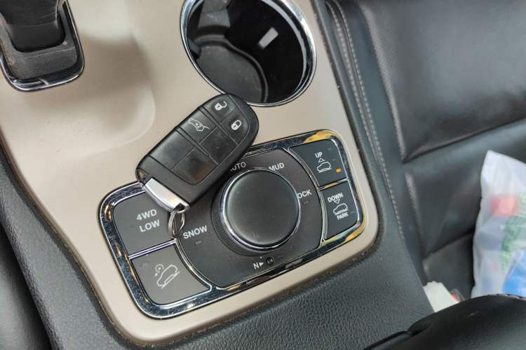 Used Jeep Grand Cherokee 2014 3.6L Elite Navigation Edition Vehicle Key