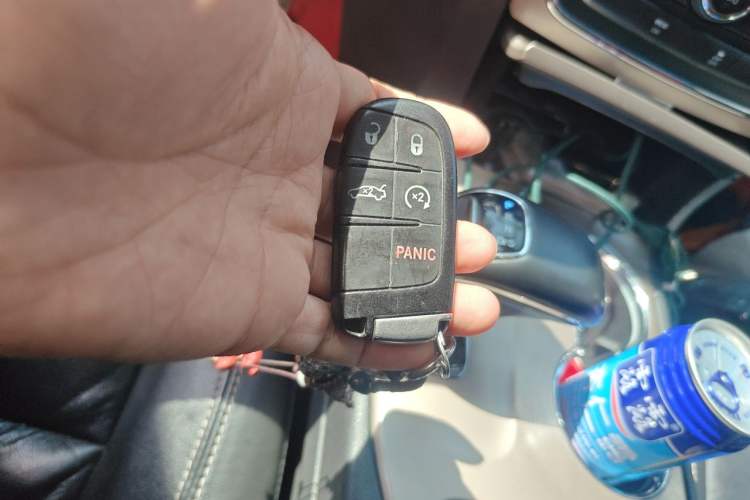 Used Jeep Grand Cherokee 2014 3.6L Comfort Navigation Edition Vehicle Key