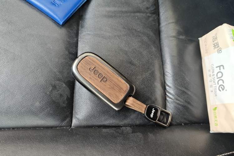 Used Jeep Grand Cherokee 2014 3.6L Comfort Navigation Edition Vehicle Key