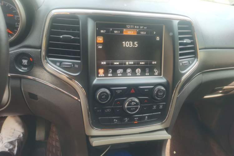 Used Jeep Grand Cherokee 2014 3.0L Flagship Zunyue Edition Audio And AC Panel