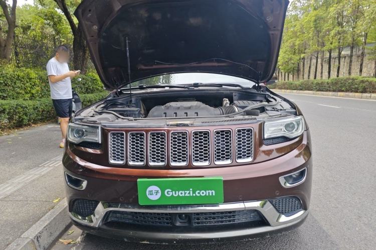 Used Jeep Grand Cherokee 2014 5.7L Flagship Prestige Edition Engine Bay
