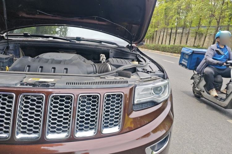 Used Jeep Grand Cherokee 2014 5.7L Flagship Prestige Edition Engine Bay Left