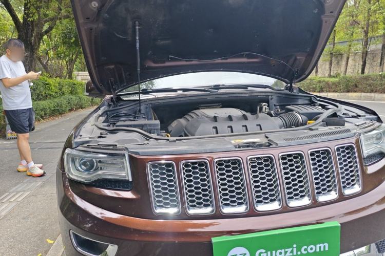 Used Jeep Grand Cherokee 2014 5.7L Flagship Prestige Edition Engine Bay Right