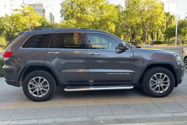 Used Jeep Grand Cherokee 2014 3.0L Comfort Navigation Edition Exterior 2