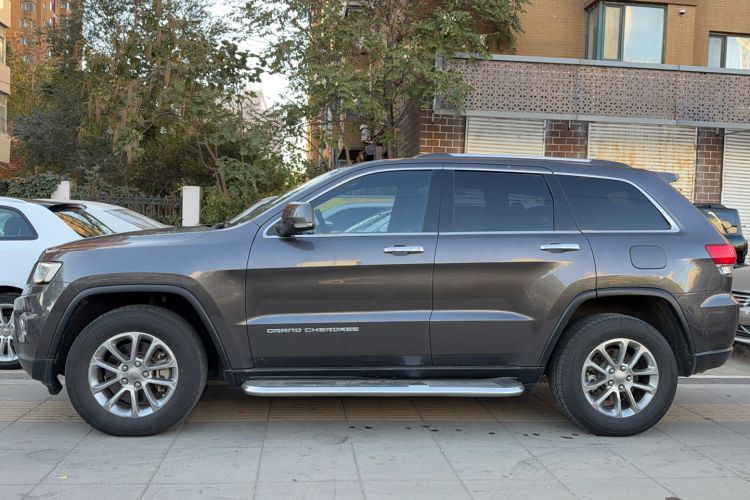 Used Jeep Grand Cherokee 2014 3.0L Comfort Navigation Edition Exterior 5