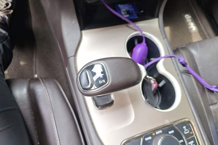 Used Jeep Grand Cherokee 2014 5.7L Flagship Prestige Edition Gear Lever
