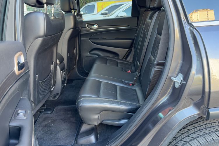 Used Jeep Grand Cherokee 2014 3.0L Comfort Navigation Edition Interior 1